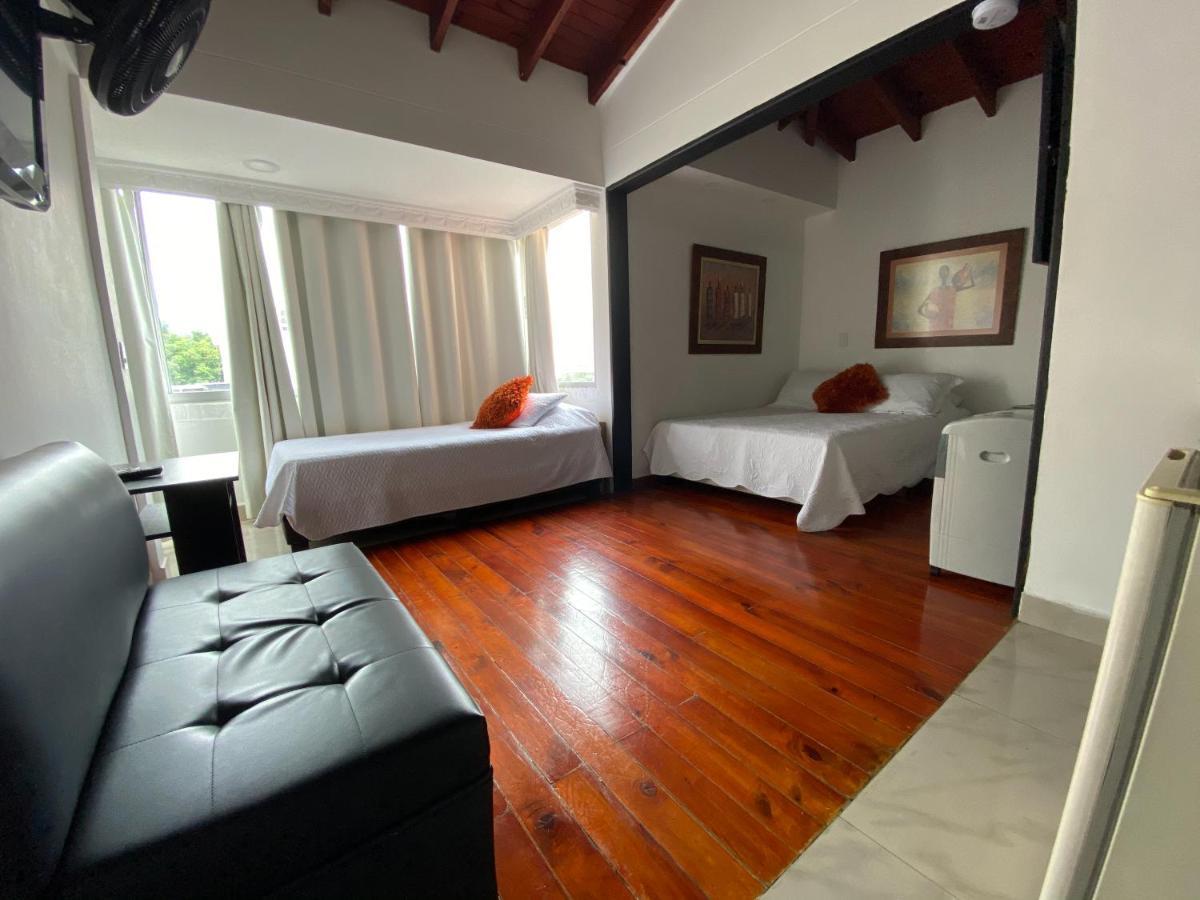 Hotel Lleras Premium #1 เมเดยิน ภายนอก รูปภาพ